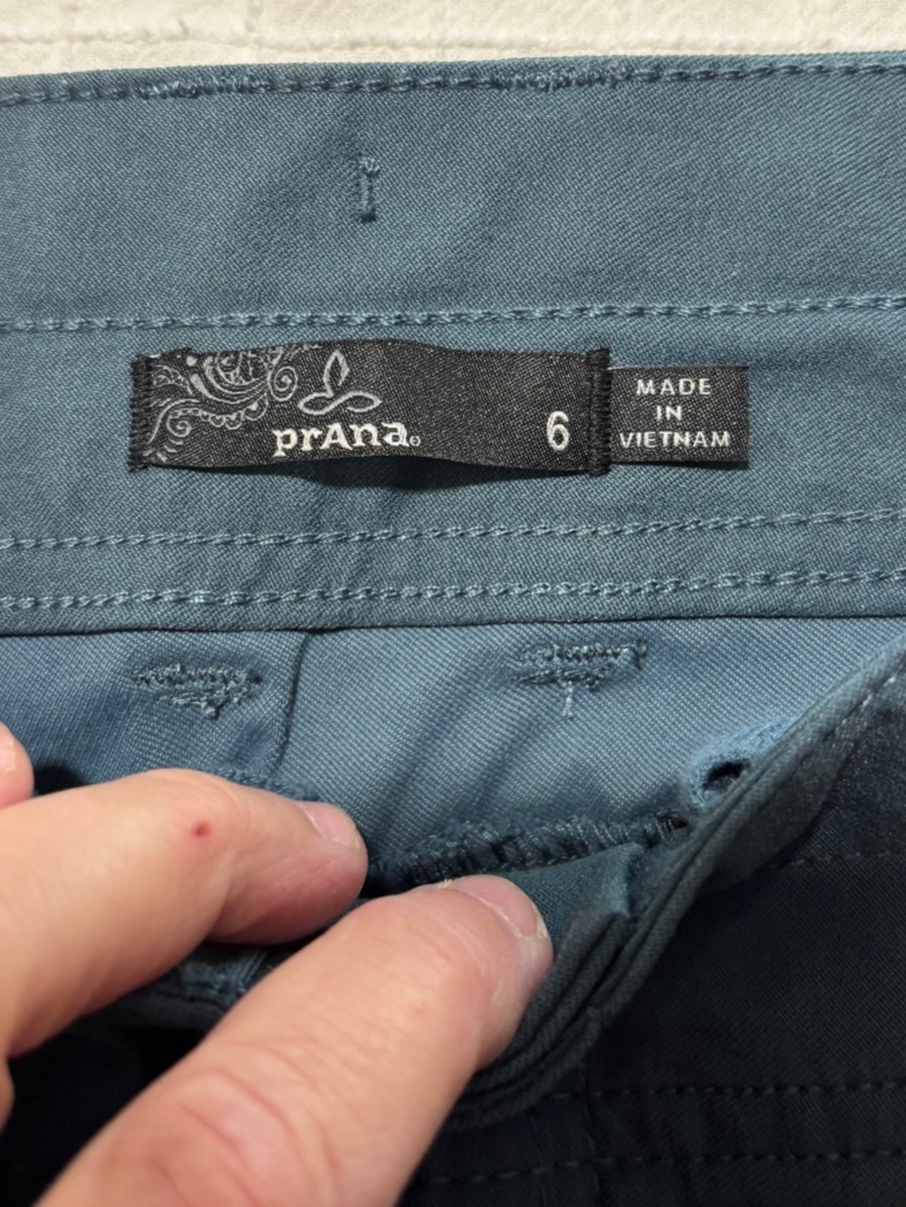 Women’s PrAna Alana 4.5” Shorts, Size 6 - Picture 2 of 5